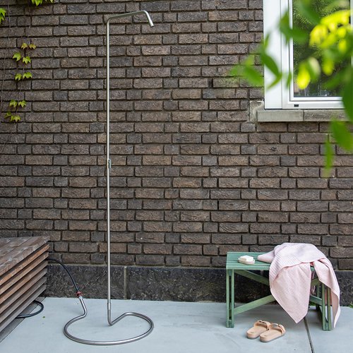 Weltevree-Serpentine-Outdoor-Shower-set-up.jpg